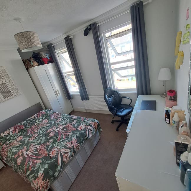 Bright Room for 3–5 Month Sublet in Stratford Main Photo
