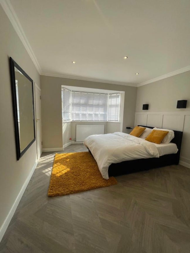 Modern furnished 2 bedroom  Main Photo