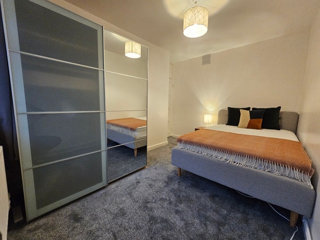 Lovely large bedroom - Old Street/Shoreditch Main Photo