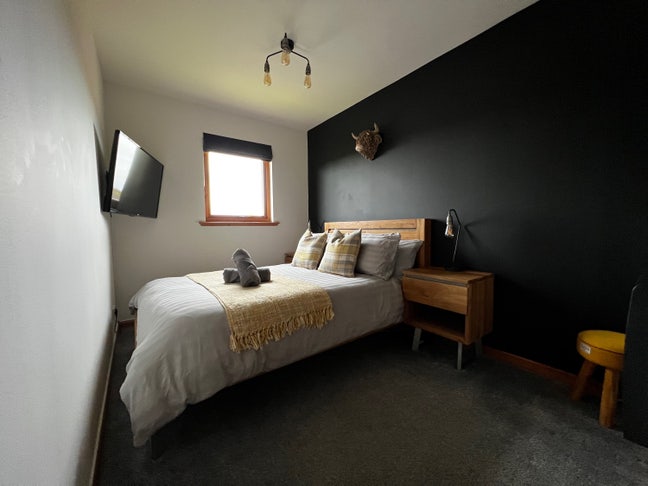 Furnished Double Bedroom Main Photo