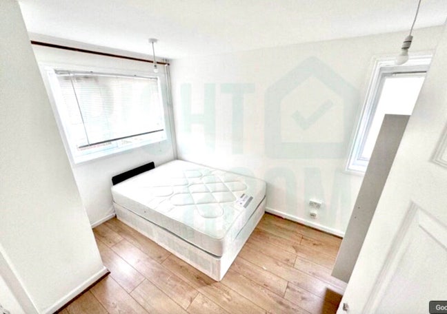 Shiny Room - Close to Station & Stores Nearby ! Main Photo