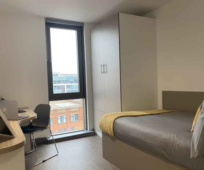 Ensuite Room with City View Main Photo