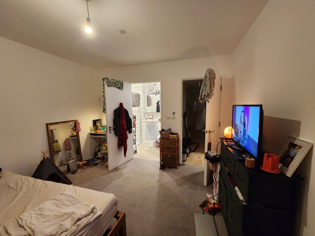 🏡 Room Available in Modern 2-Bed Flat – Barking  Main Photo