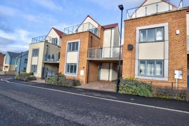 3 bed detached house in Featherwood Avenue, NE15 Main Photo