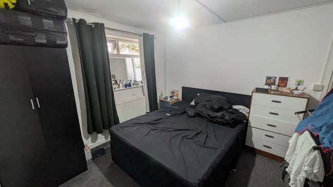 A fully furnished spacious double room Main Photo