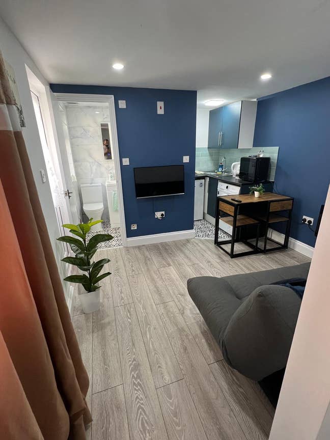 Massive Studio1 Bed Flat with Bills £1400 Main Photo