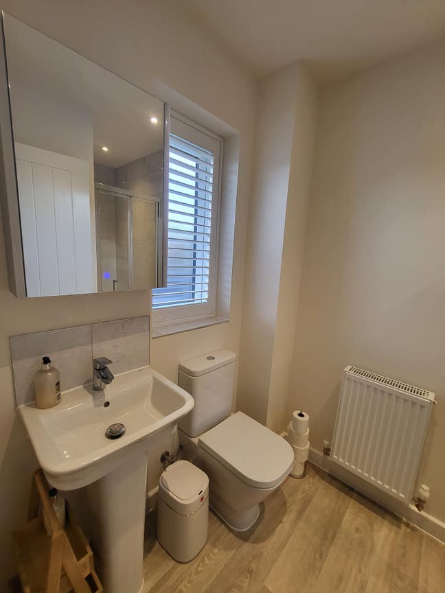 Mon to Fri double room in friendly house,Carterton Main Photo