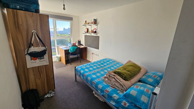 1 bed on-site in 4 bed shared flat Main Photo