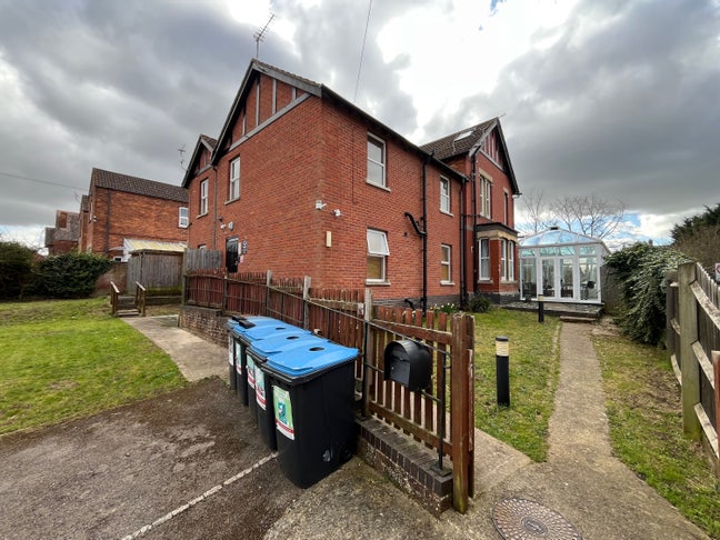 Newly Refurbished Ensuite Rooms to Rent Main Photo