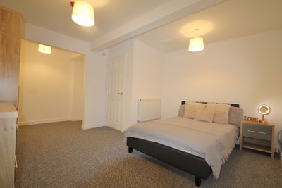 Newly Refurbished Ensuite Rooms to Rent Main Photo