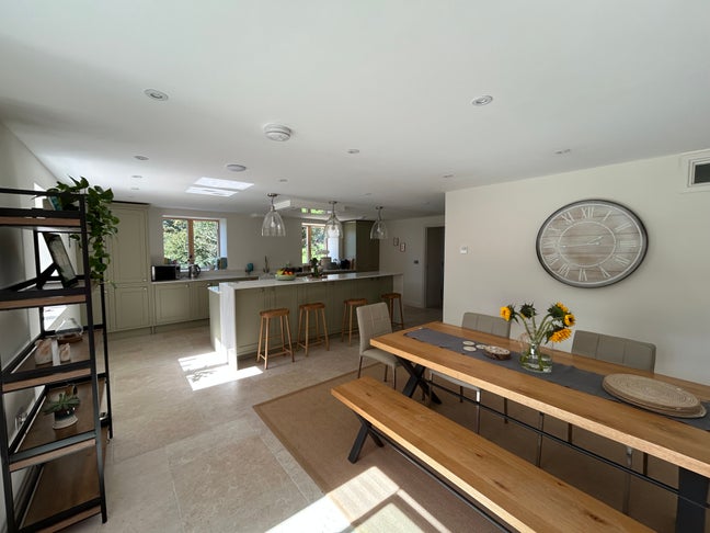 *Furnished, double room to rent* Main Photo