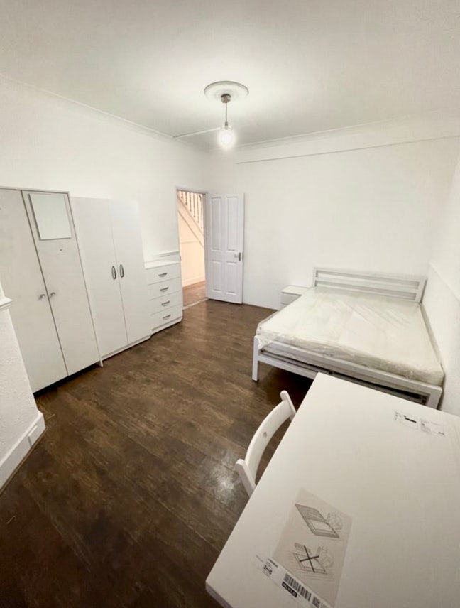 Cheap 2 Double Rooms Available (Couple Accepted) Main Photo