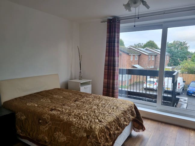 Double bedroom for  females only Walthamstow  Main Photo
