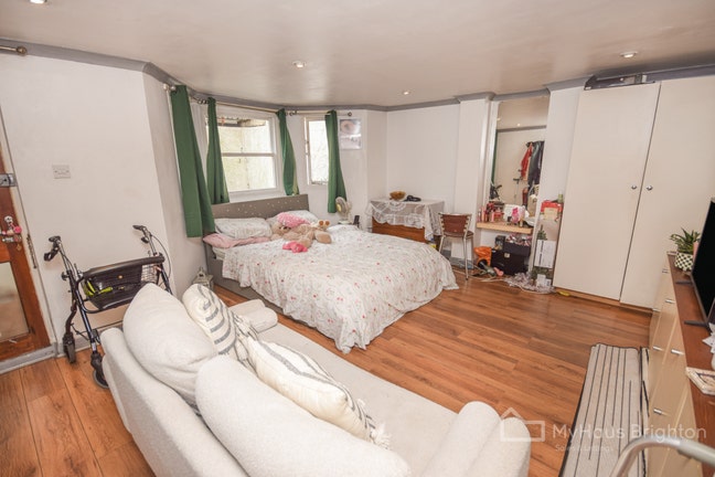 Studio Flat with Garden and Separete Kitchen/Diner Main Photo