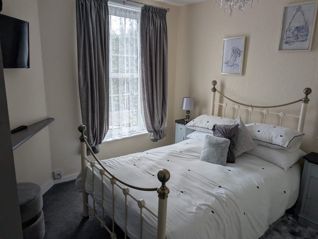 Pretty Room to rent in Village by the Sea Main Photo