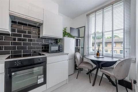 Modern and newly renovated 2 Bed Flat Maida Vale Main Photo