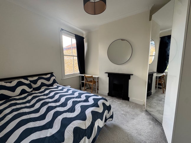 Double Room Available - Colliers Wood, London Main Photo