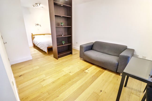 Large Spacious Studio Including Gas Bill N7 Main Photo
