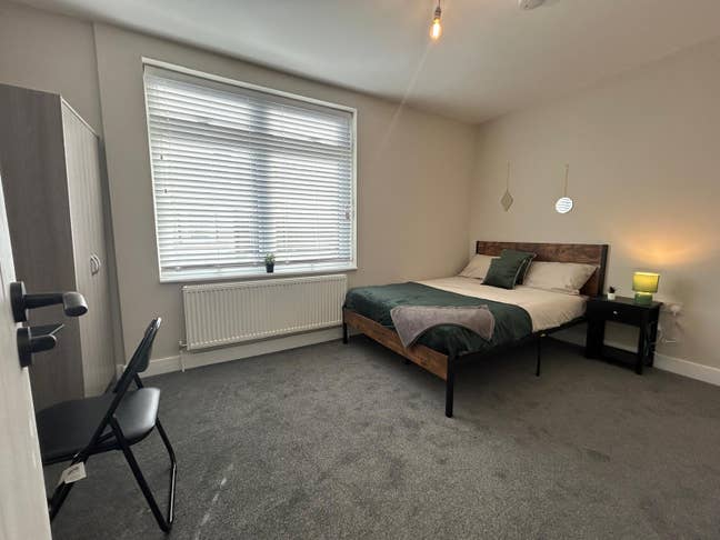 Medway New Ensuite Furnished Room Main Photo