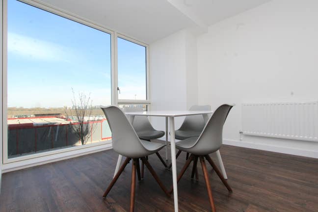 Last En-Suite in Gallions Reach! Main Photo