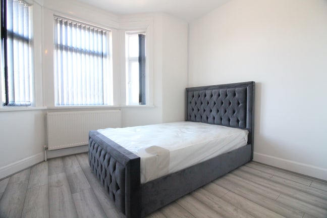 Brand New Double Ensuite Furnished Room to Rent Main Photo