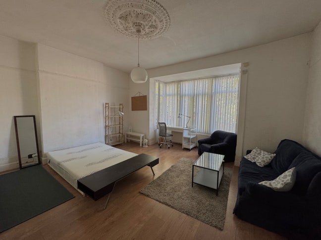 Double bedroom in East Finchley  Main Photo
