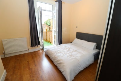 Move In Today – No Hassle – Hanwell !  Main Photo