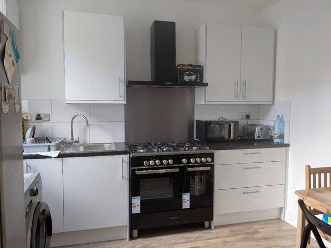 Quiet. Clean. Cosy. Professional. Main Photo
