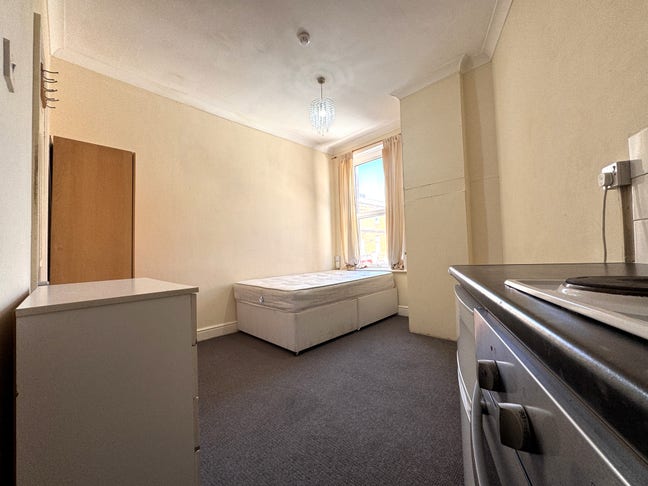 Studio Flat Willesden Green NW10 2SU Main Photo