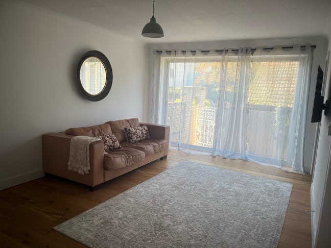 2 bedroom Riverside apartment near Windsor  Main Photo