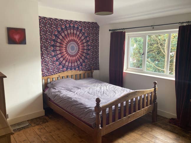 Large sunny room in quiet house with large garden Main Photo
