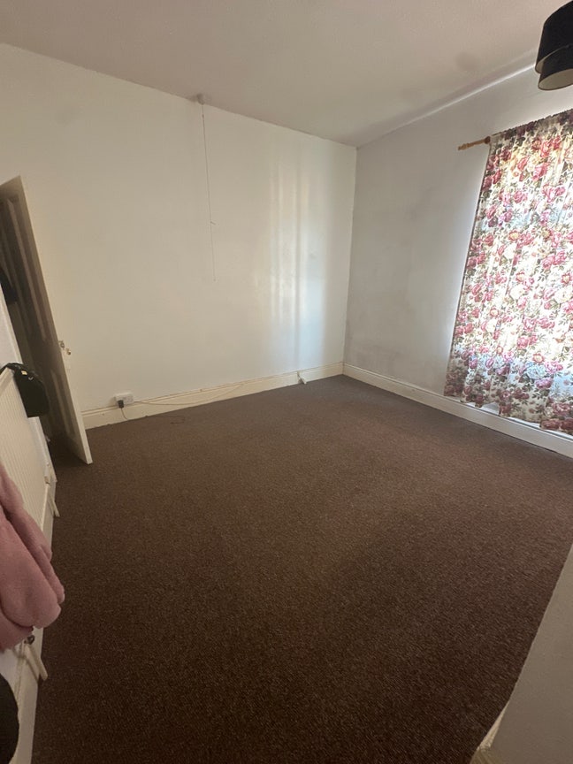 1 room available  Main Photo
