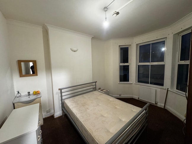 Big Double Room in Hayes  Main Photo