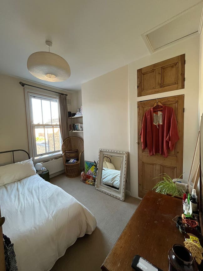 Bright Double Room in Bow Main Photo