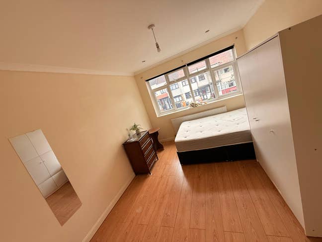 Double bedroom for students and family  Main Photo