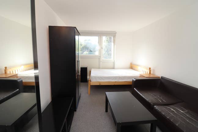 Spacious Double Rooms –  10 Mins to King’s Cross  Main Photo