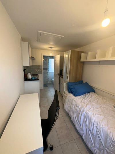 Bright and cozy self-contained studio Main Photo