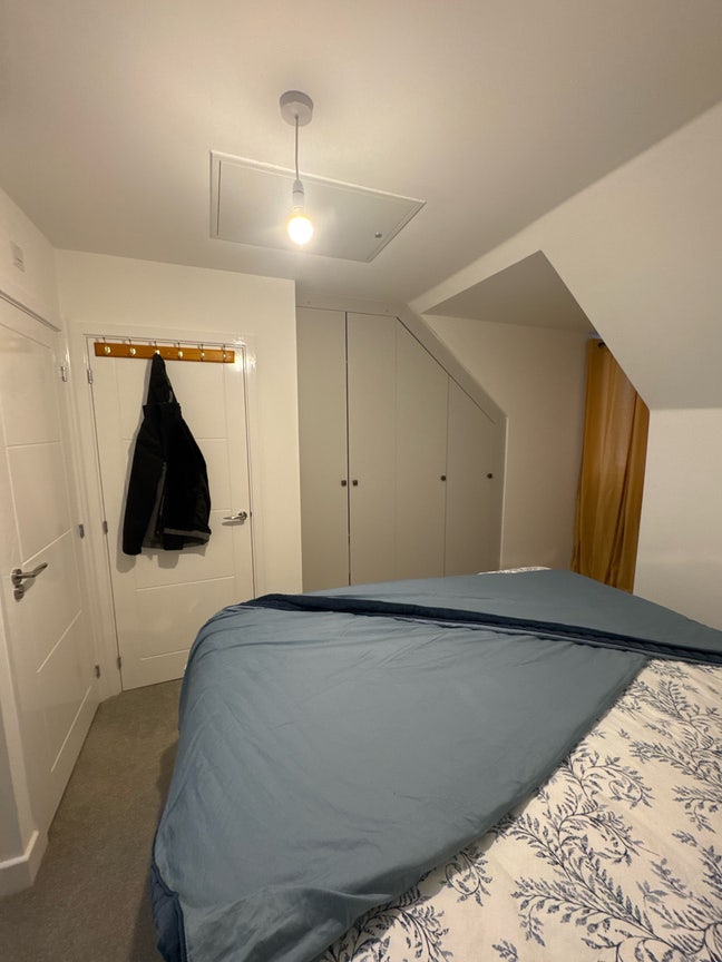 Spacious Room for Rent - TA4 Main Photo