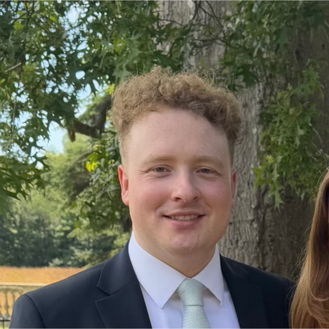 Professional looking for a room or flatmates! Main Photo