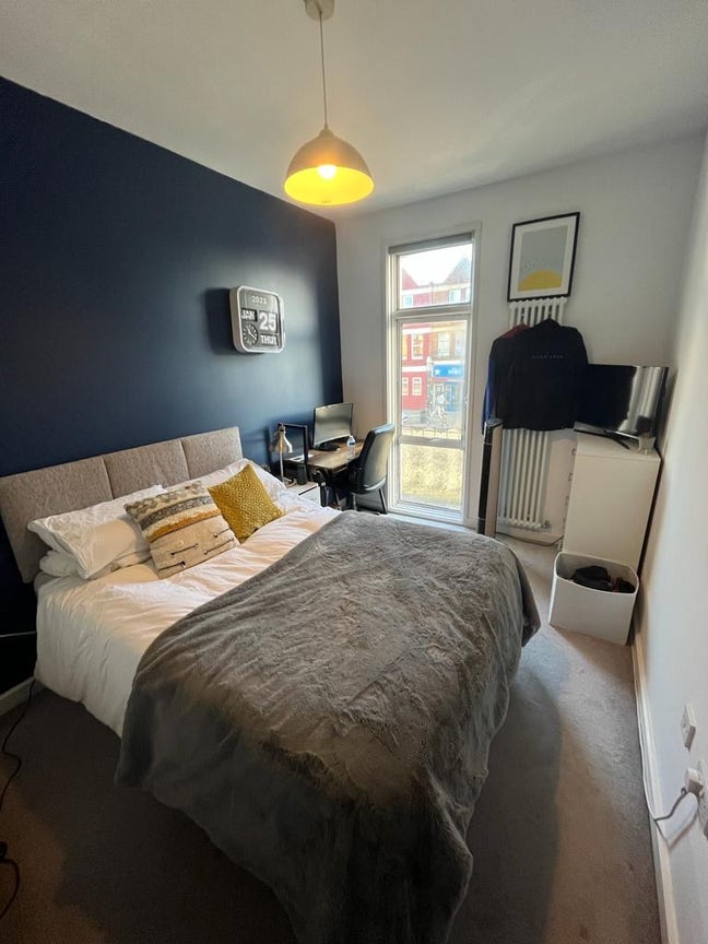Off-suite In Mixed Age SW16 Home- 0 Deposit Main Photo