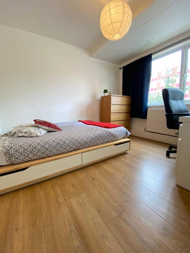 ✨ 2 Rooms Available in 4-Bed Flat – Old Street Main Photo