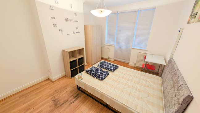 Spacious & Bright Double Room Close to Mdx! 🏡 Main Photo