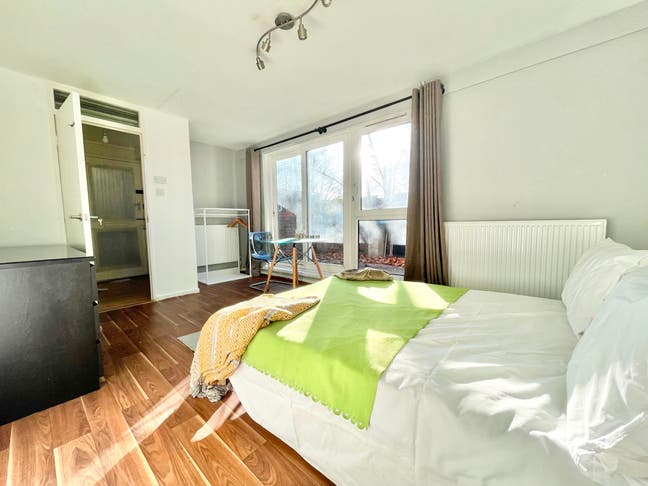 Double Room - Finsbury Park - Available Now! Main Photo
