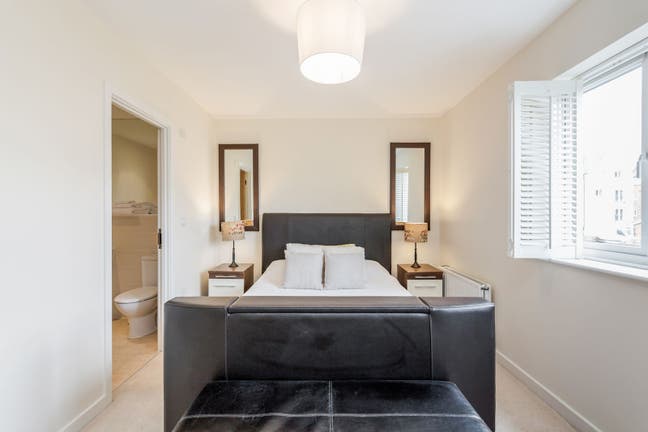 Modern, Clean, Safe, and Secure Double Ensuite Main Photo