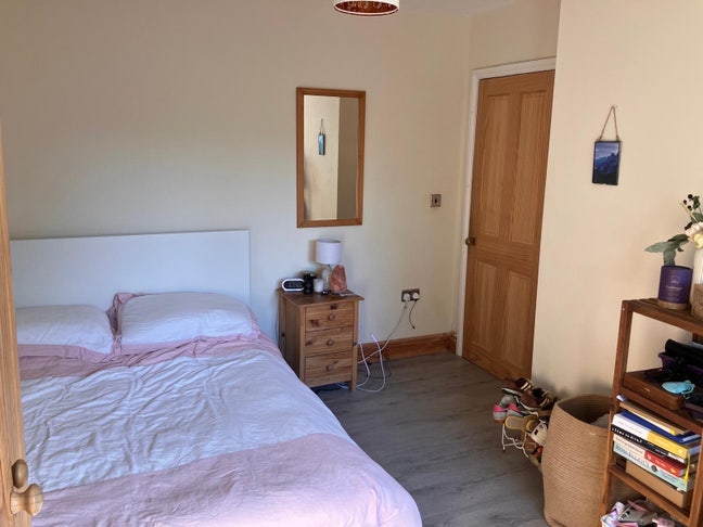 Spacious Double Room in Friendly House! Main Photo
