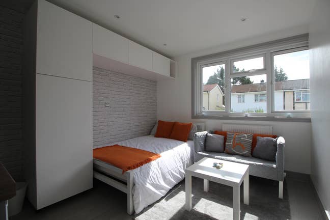 Double Bed Studio Flat Top Quality in Loughton Main Photo