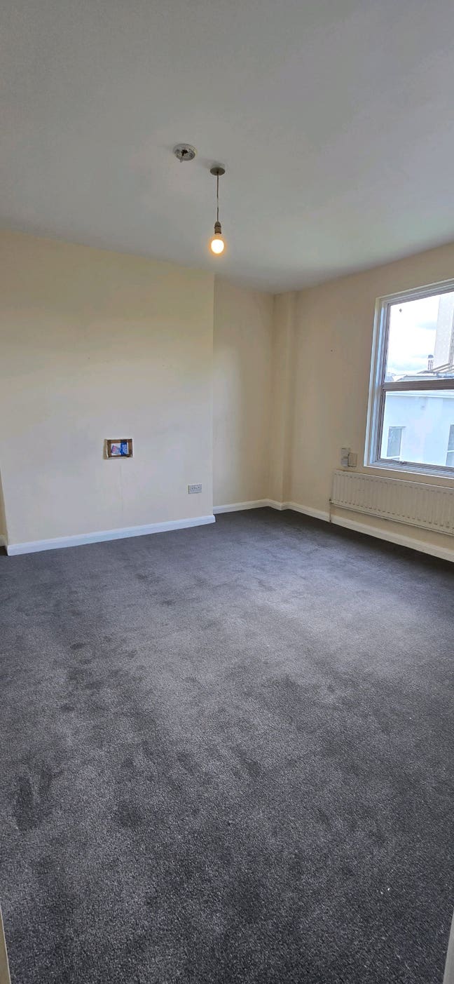 Large Double room in Shepherds Bush  Main Photo