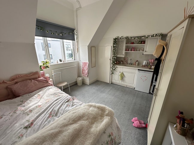 Furnished Sea View Studio BH2 5HL Main Photo