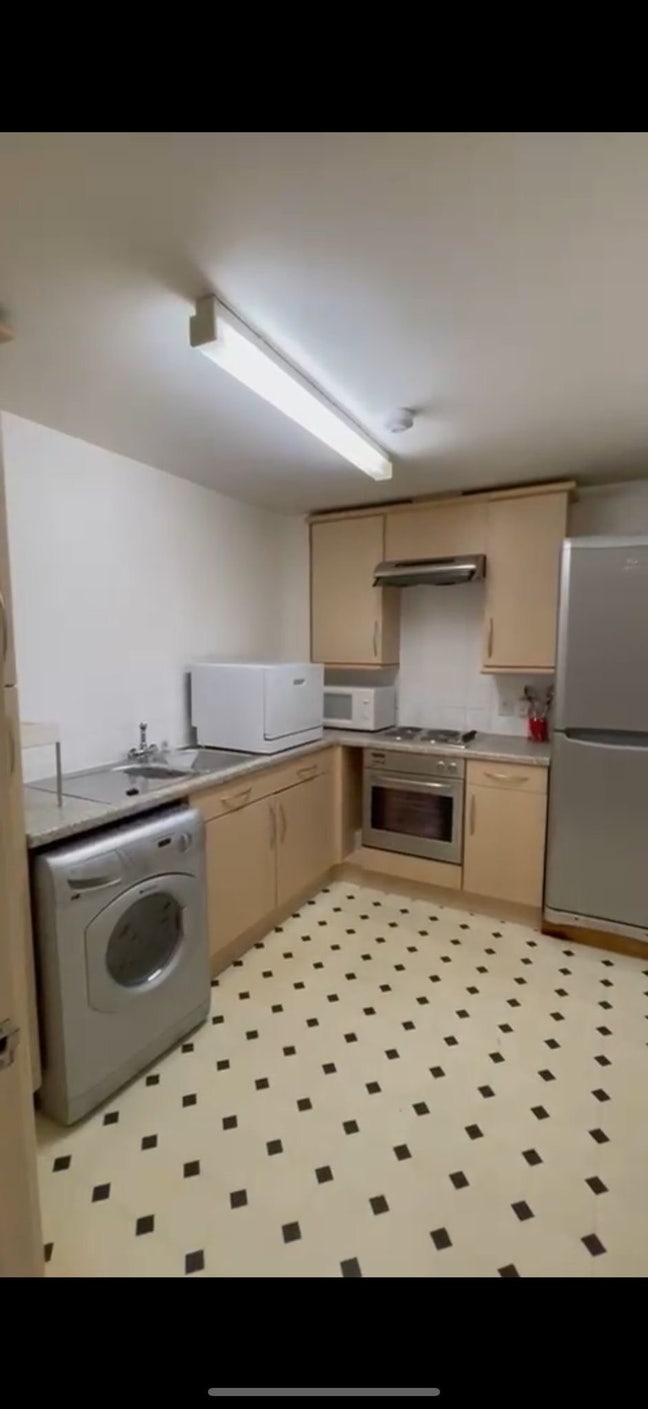 Double room available in Canary Wharf (E14) Main Photo