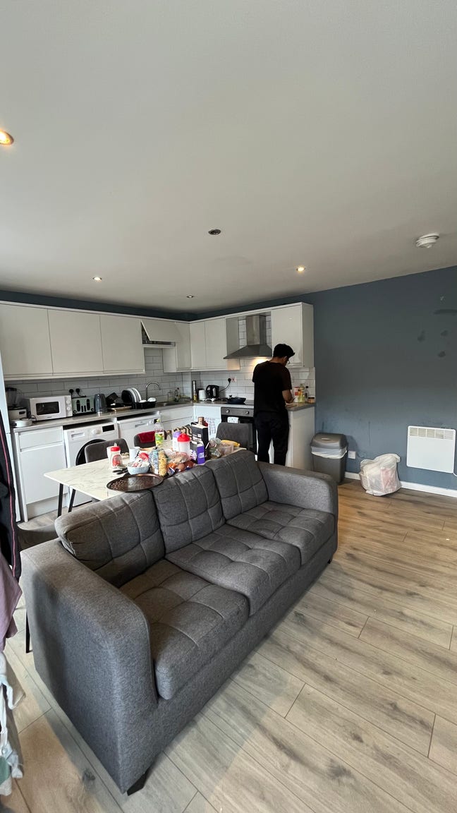 Spacious room near Burley Park station Main Photo